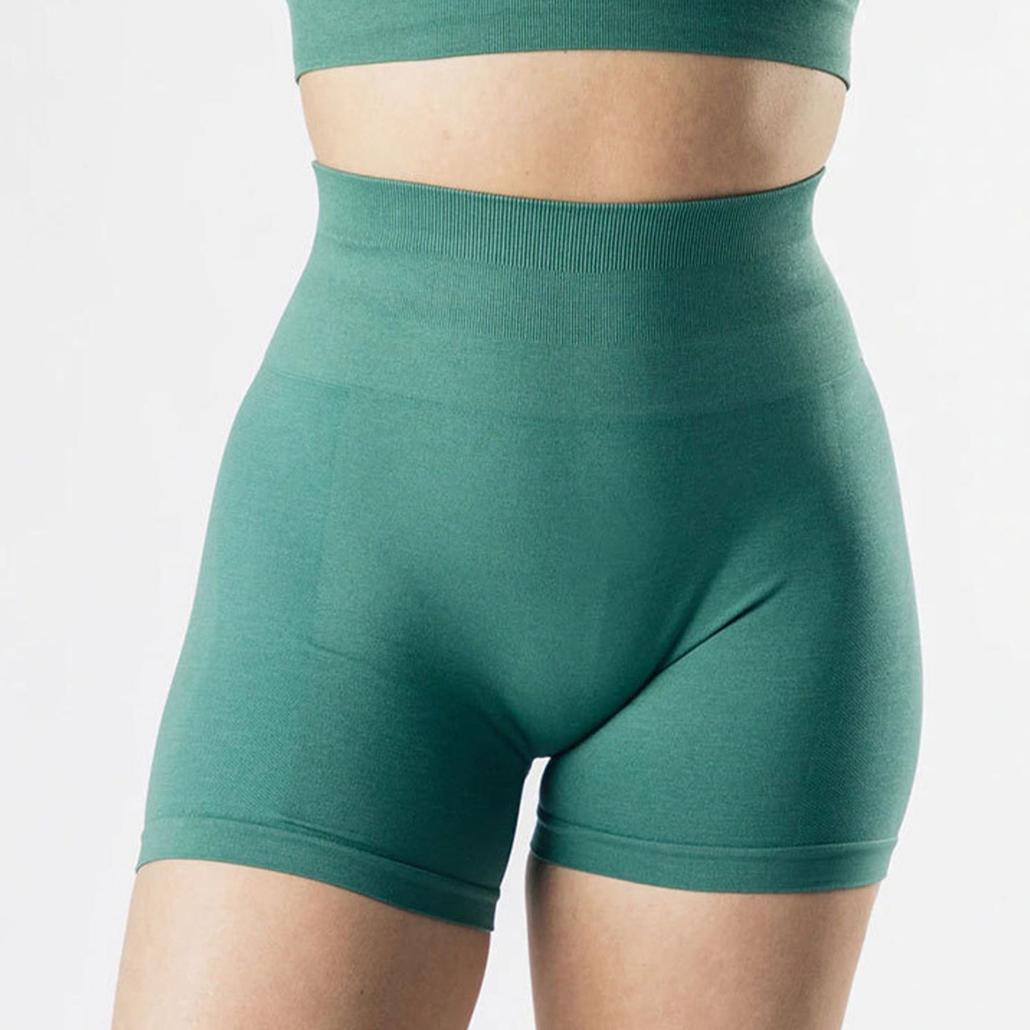 HIGH WAIST RUNNING SHORTS IN GREEN