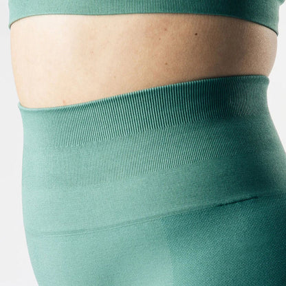 HIGH WAIST RUNNING SHORTS IN GREEN